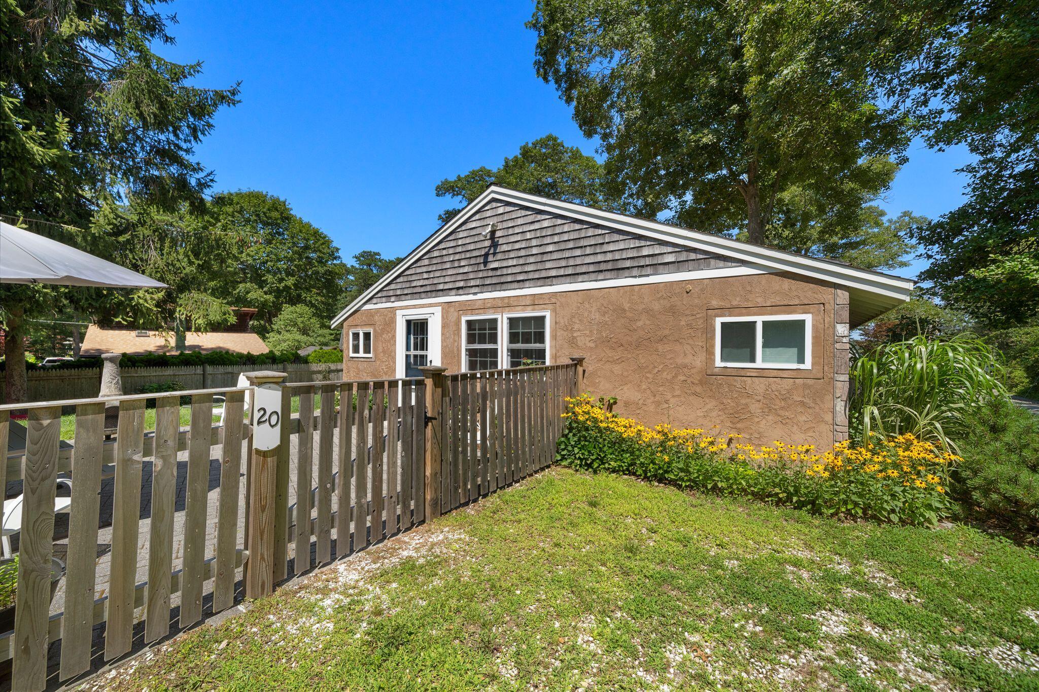 20 East Road Mashpee MA 02649
