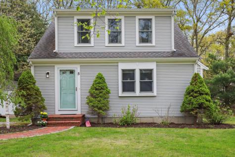 5 Deerfield Road Mashpee MA 02649