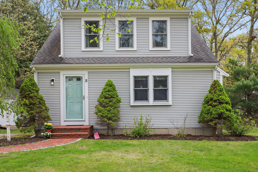 5 Deerfield Road Mashpee MA 02649
