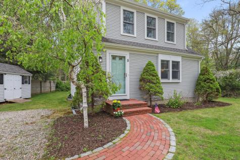 5 Deerfield Road Mashpee MA 02649