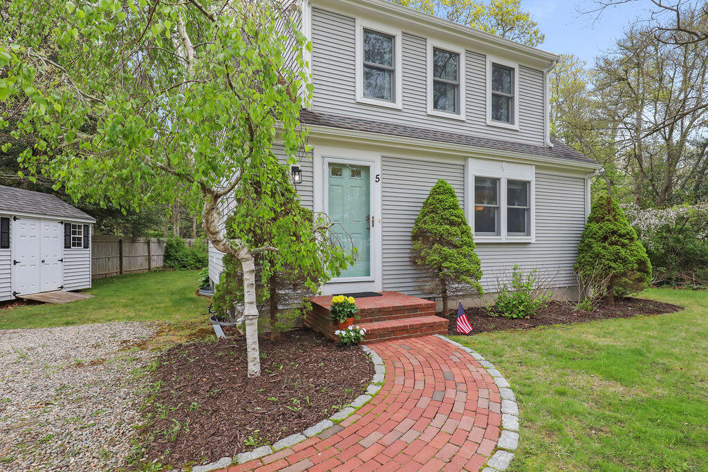 5 Deerfield Road Mashpee MA 02649