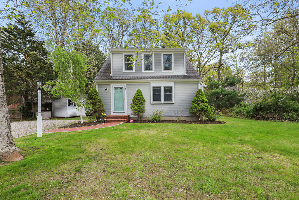 5 Deerfield Road Mashpee MA 02649