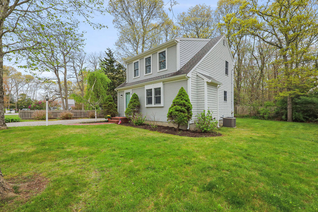 5 Deerfield Road Mashpee MA 02649