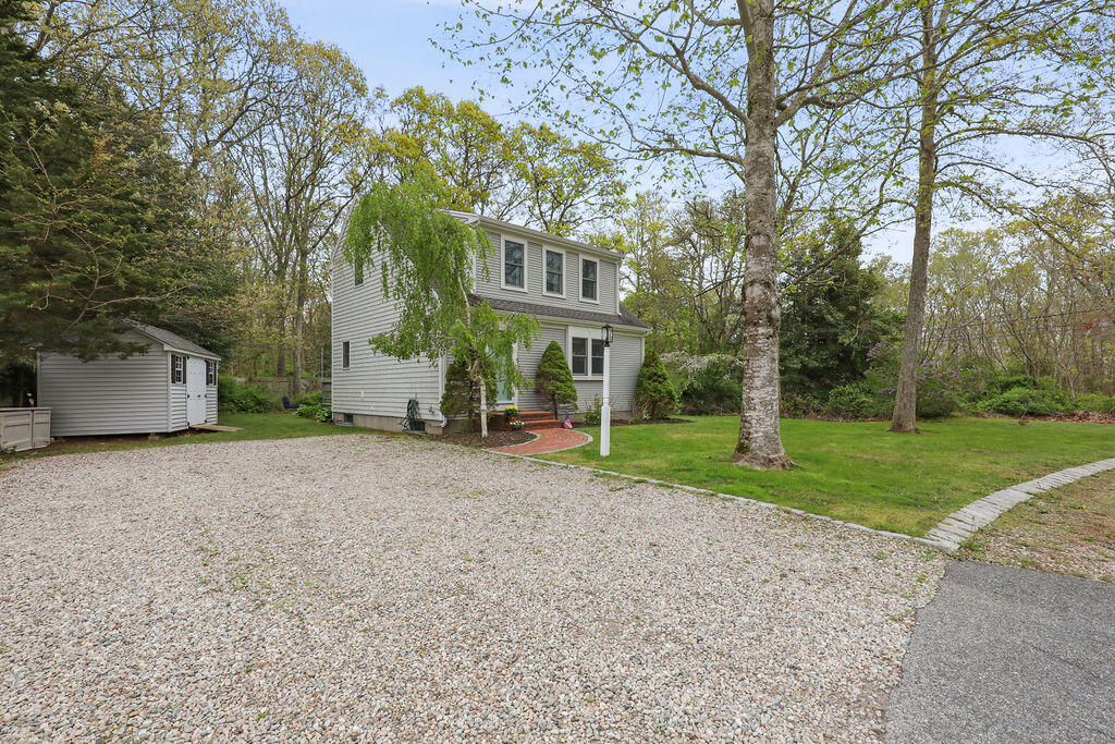 5 Deerfield Road Mashpee MA 02649