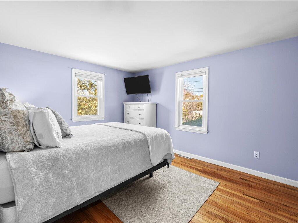 17 Swallow Street Falmouth MA 02536