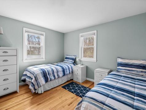 17 Swallow Street Falmouth MA 02536