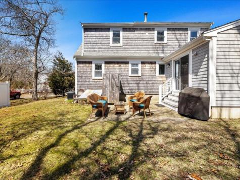 17 Swallow Street Falmouth MA 02536
