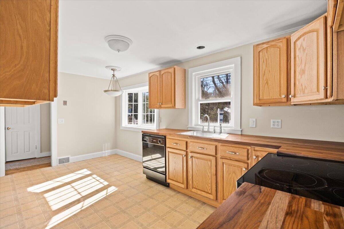 365 Phinneys Lane Barnstable MA 02632