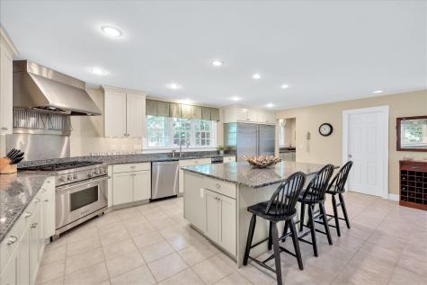 72 Highwood Way Mashpee MA 02649