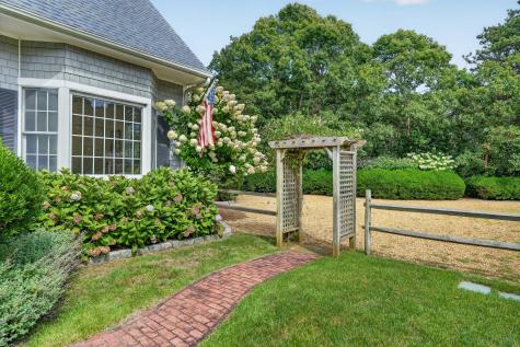 16 Old Dunham's Corner Way Edgartown MA 02539