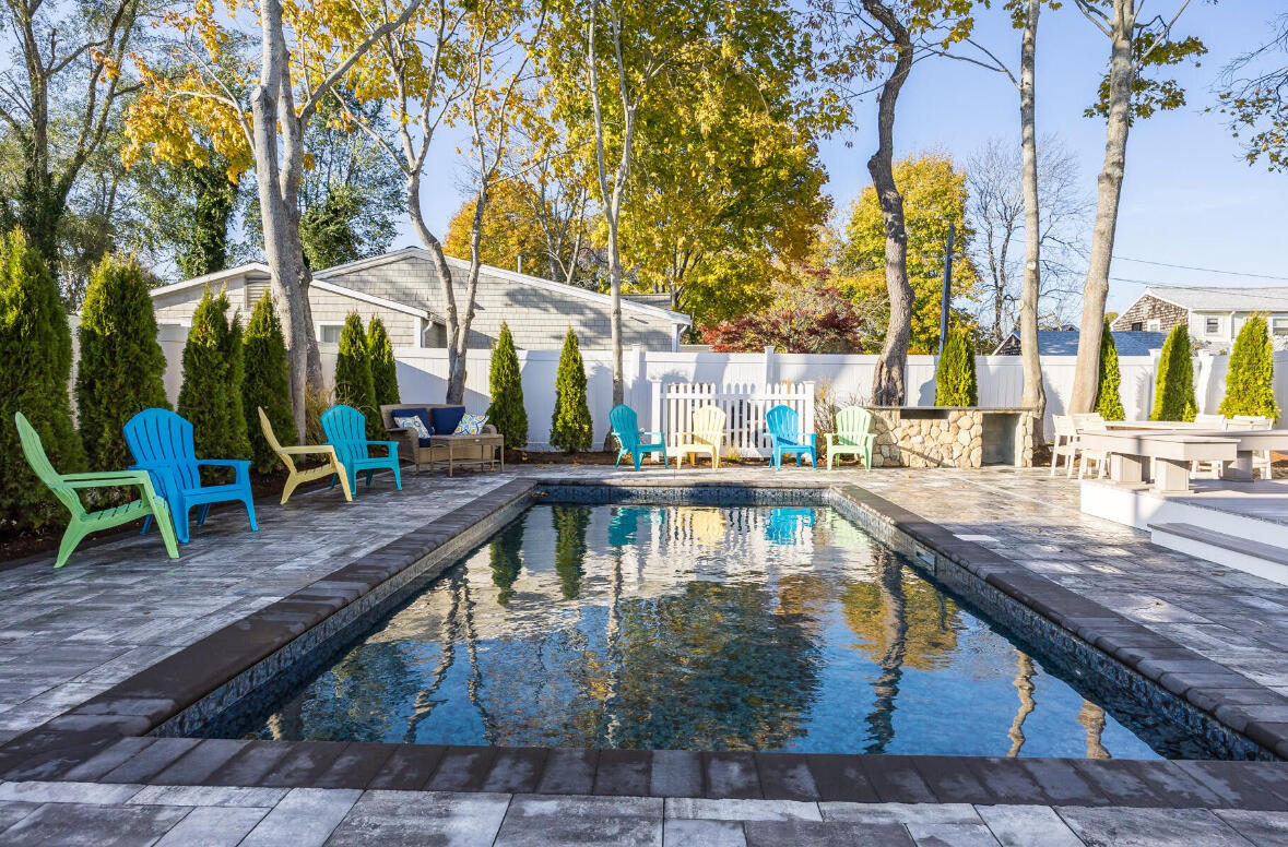 12 Dartmouth Street Barnstable MA 02601