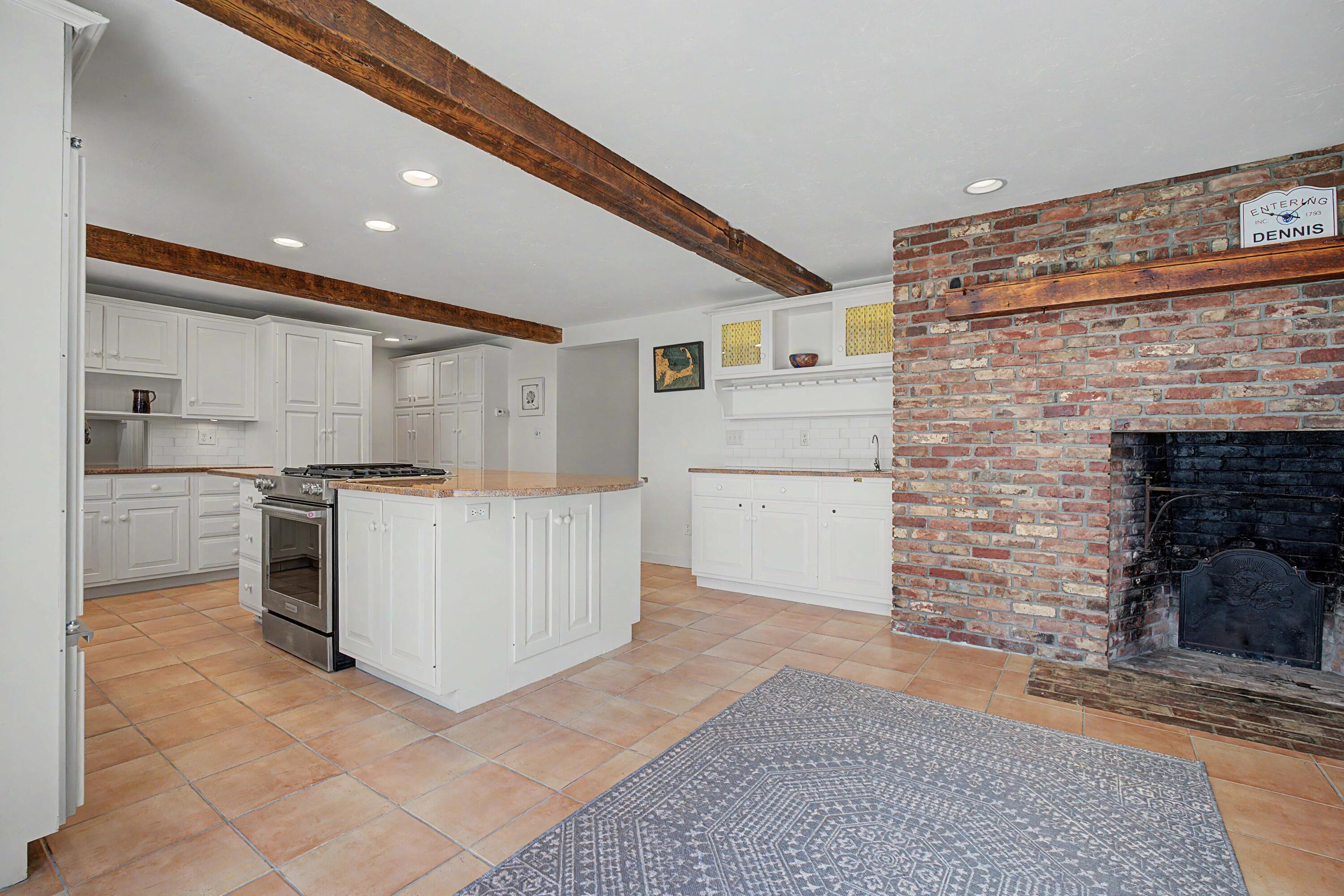 4 Maureens Way MA 02638