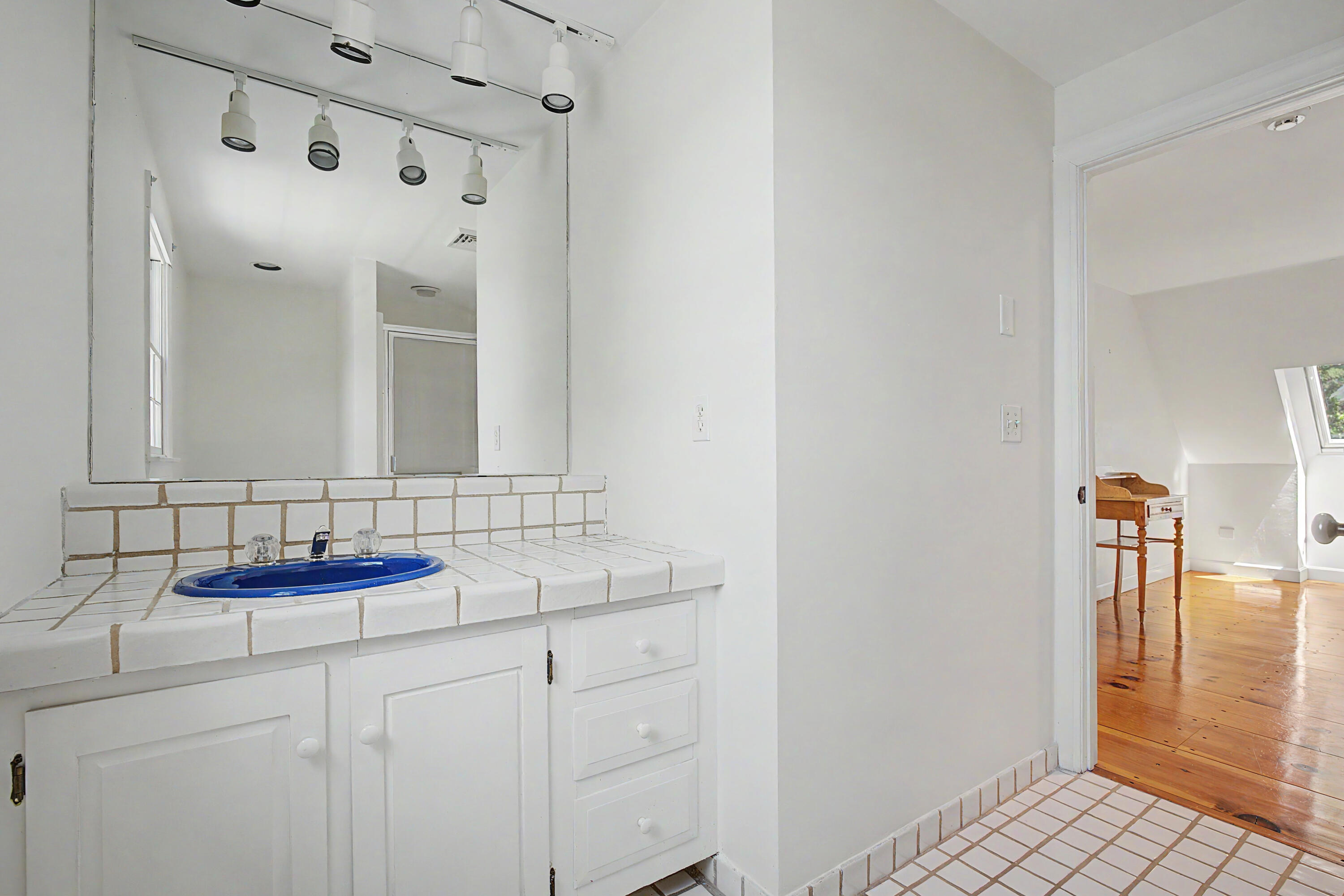 4 Maureens Way MA 02638