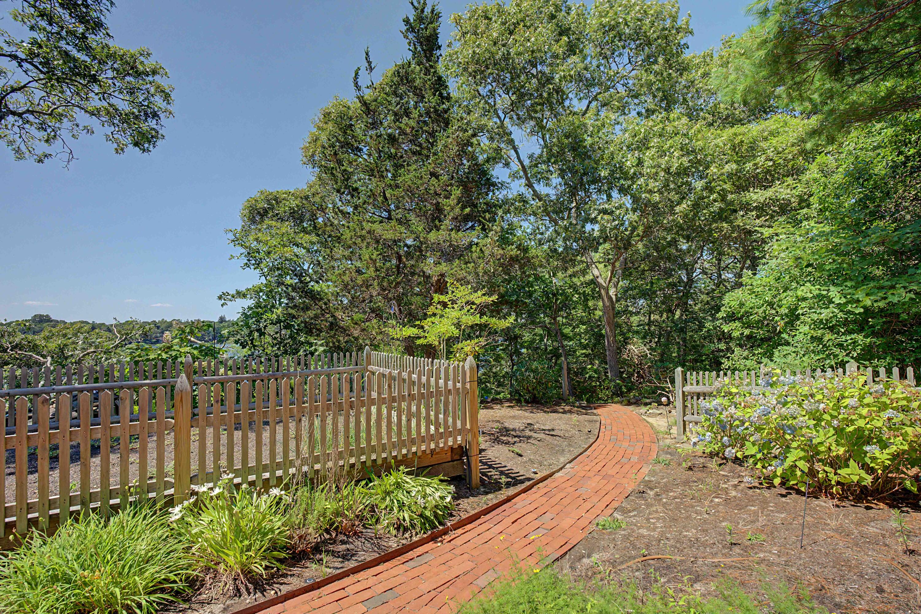4 Maureens Way MA 02638