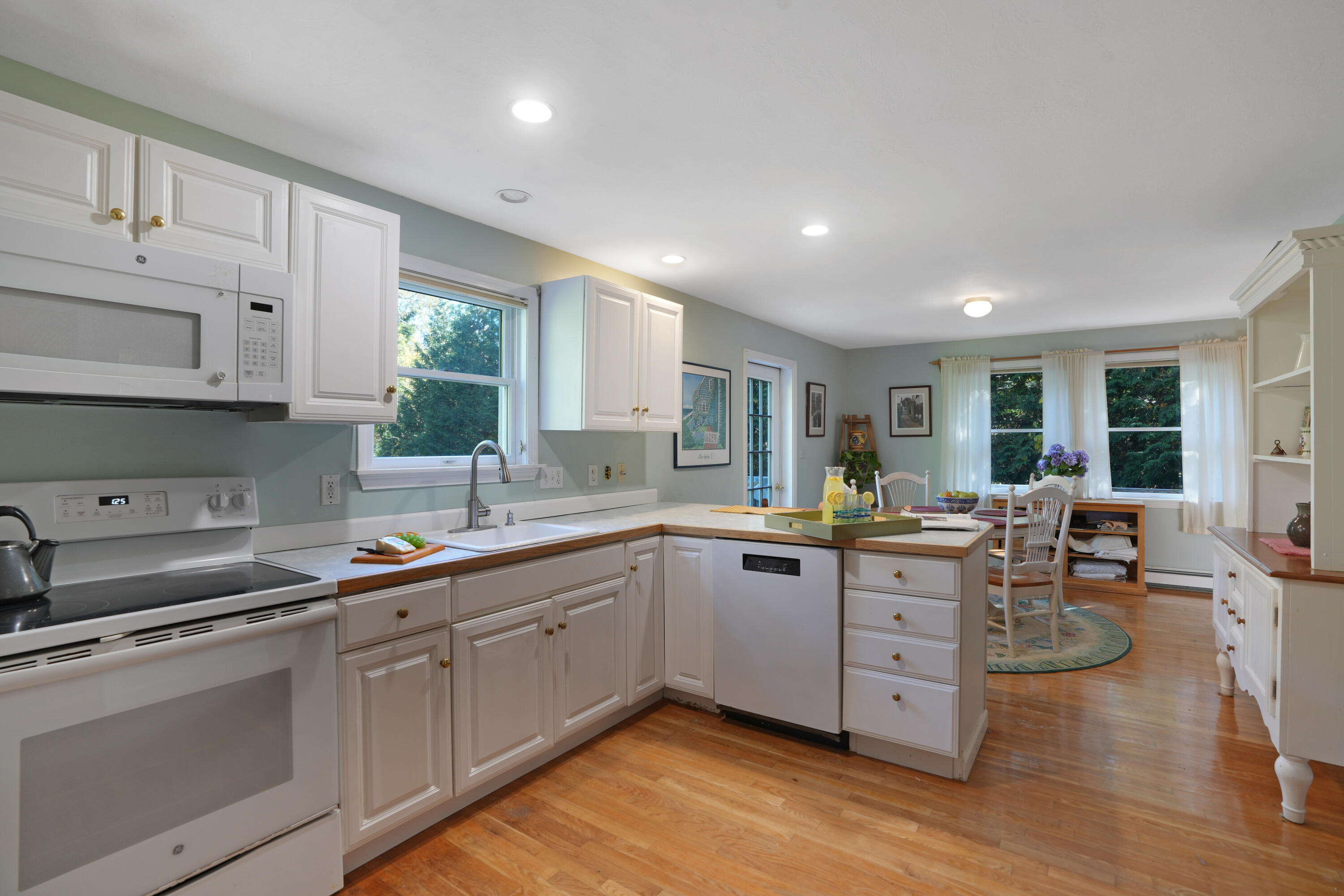 22 Old Lighthouse Road MA 02568