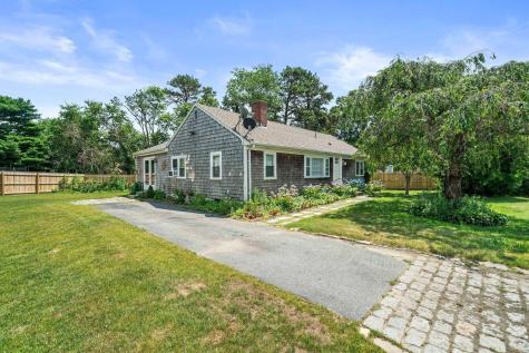 4 Thach Lane Barnstable MA 02601