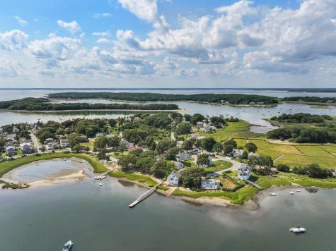 584 Circuit Avenue Pocasset MA 02559