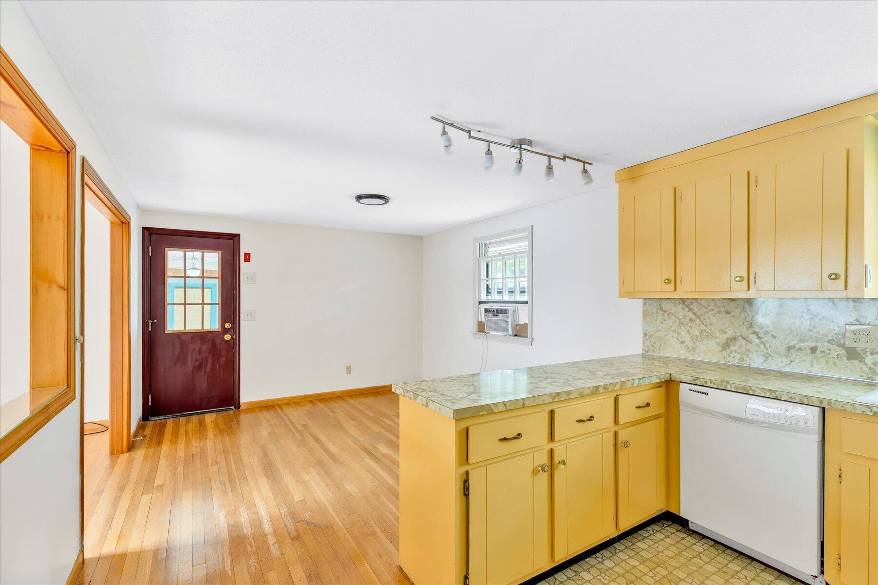 804 Putnam Avenue Cotuit MA 02635