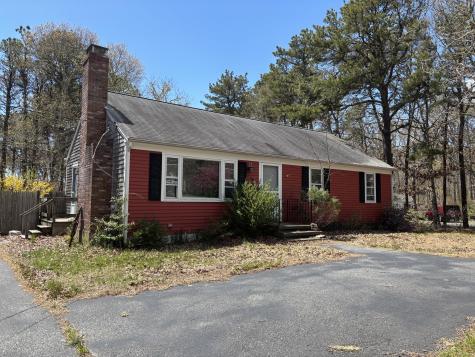 8 Oakleaf Circle Harwich MA 02645