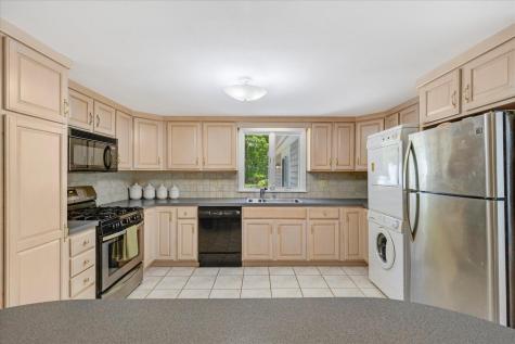 6 Parkwood Court MA 02664
