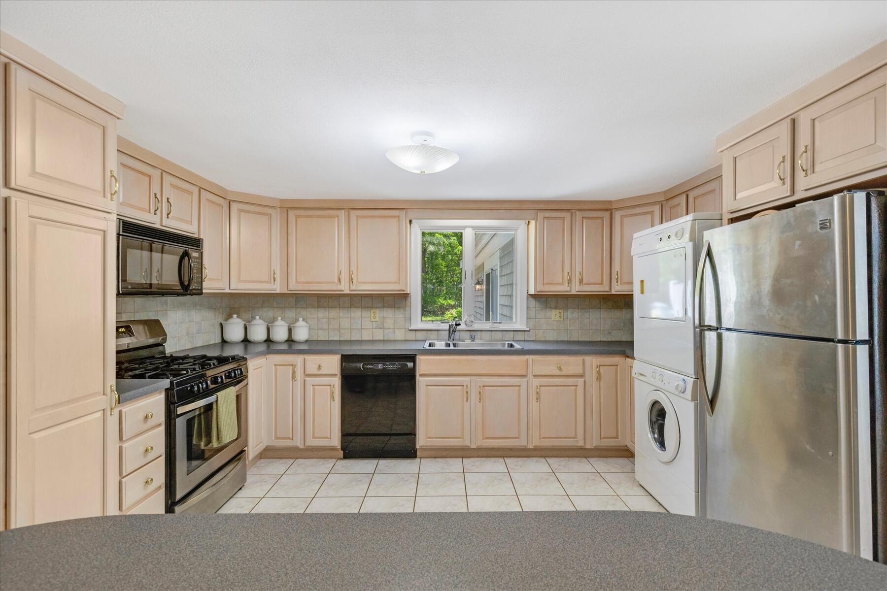 6 Parkwood Court MA 02664