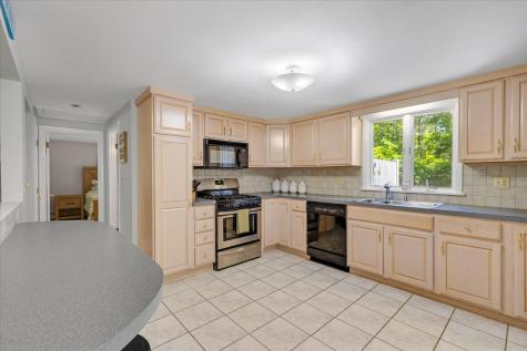 6 Parkwood Court MA 02664