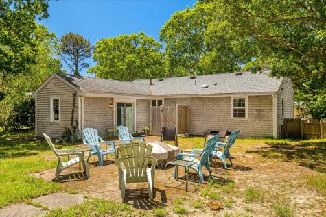 6 Parkwood Court MA 02664
