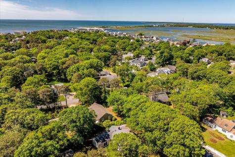 6 Parkwood Court MA 02664