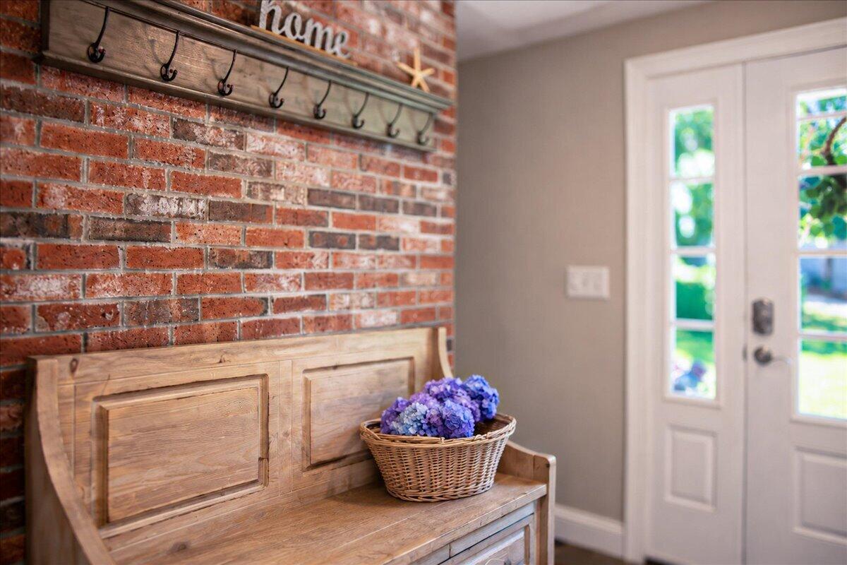 17 Hilltop Drive MA 02561