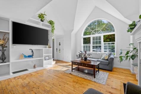 16 Balfour Lane Mashpee MA 02649