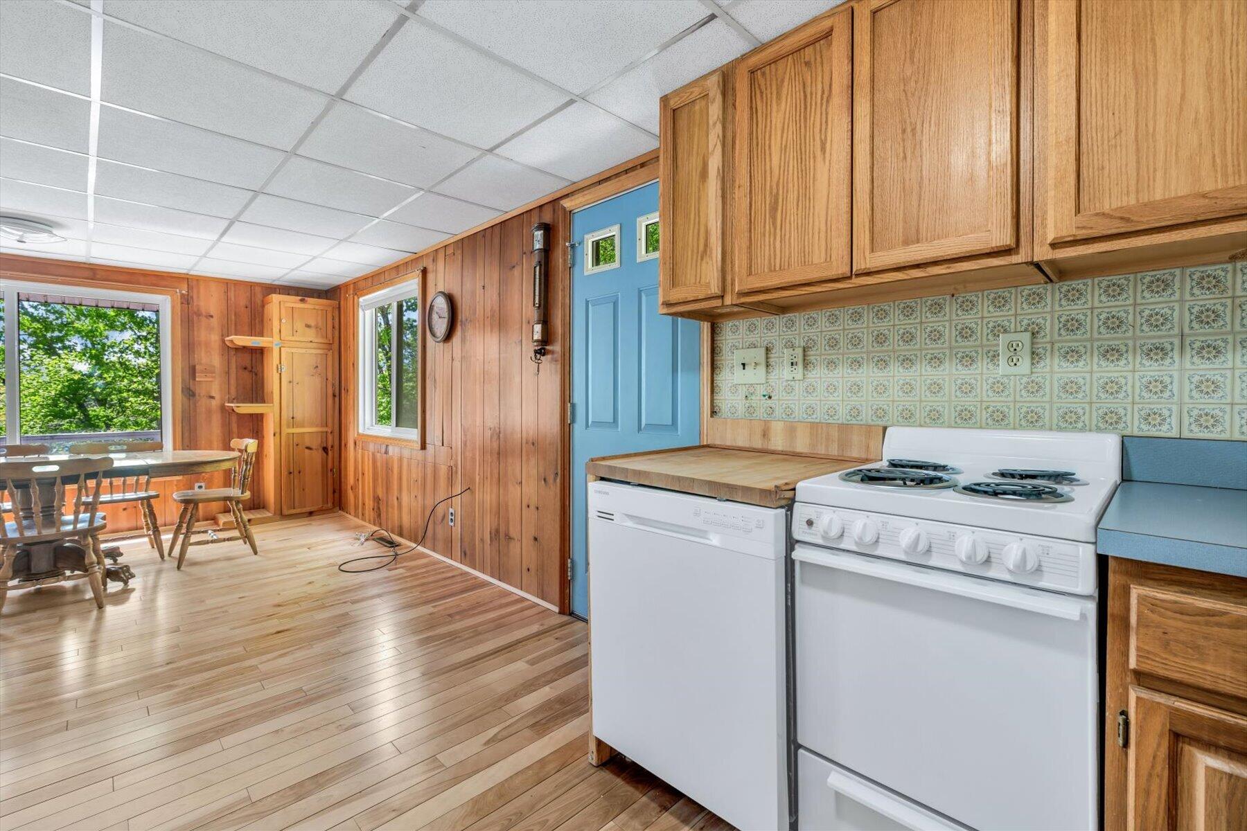 40 Lakeview Boulevard Plymouth MA 02360