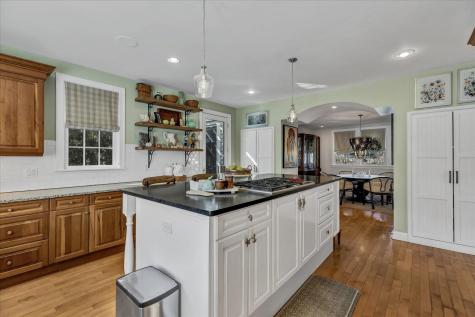 77 The Heights Mashpee MA 02649