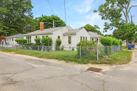 17 Swift Avenue Wareham MA 02571