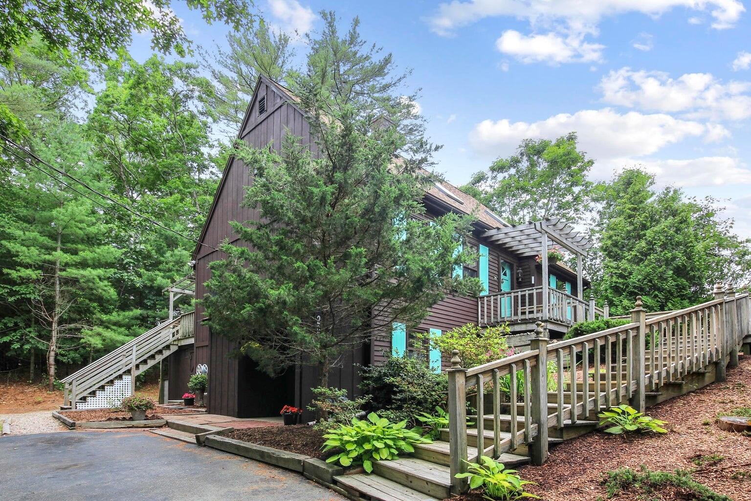 20 Lakewood Drive Mashpee MA 02649