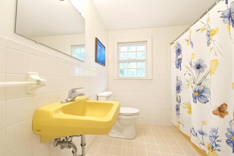 49 Street Marks Road Falmouth MA 02540