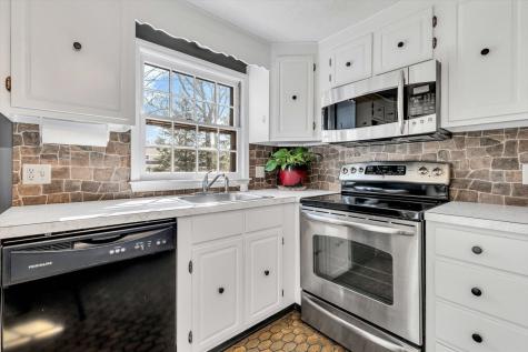 26 Rainbow Lane Mashpee MA 02649