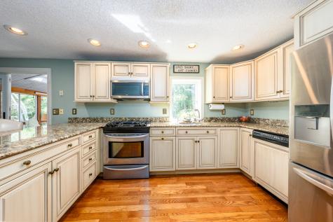 10 Oxfordshire Place Mashpee MA 02649