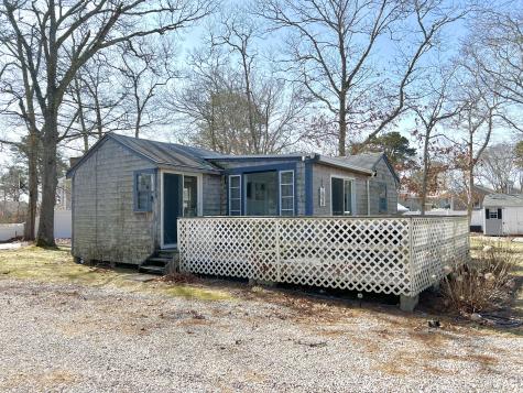 8 Stanley Road Mashpee MA 02649