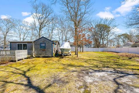 8 Stanley Road Mashpee MA 02649