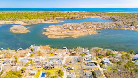 8 Stanley Road Mashpee MA 02649