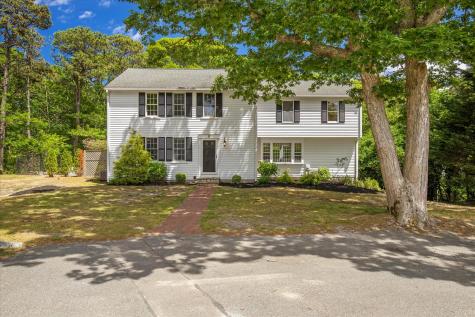 8 Winstons Path Dennis MA 02660