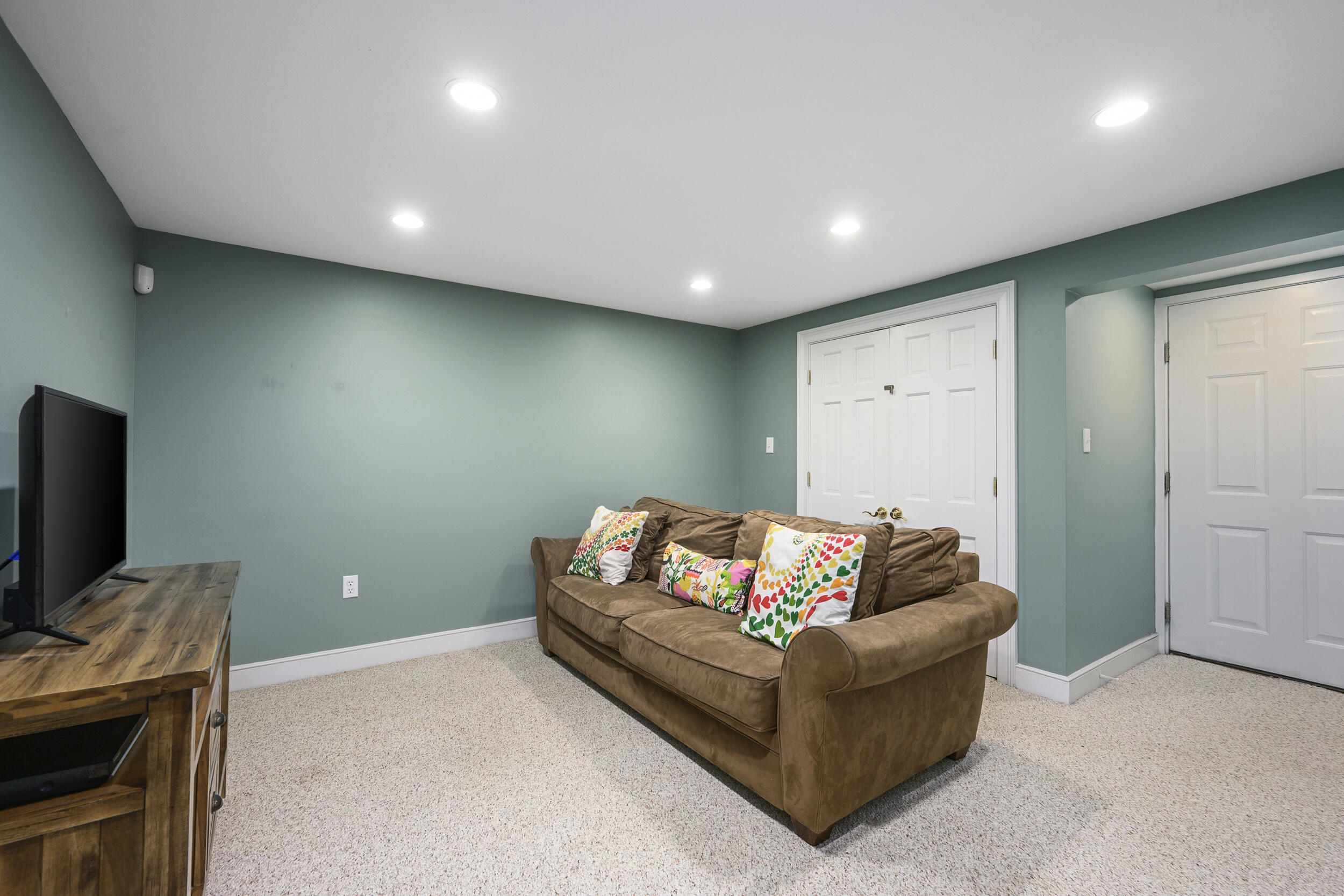 77 Robbins Street Barnstable MA 02655