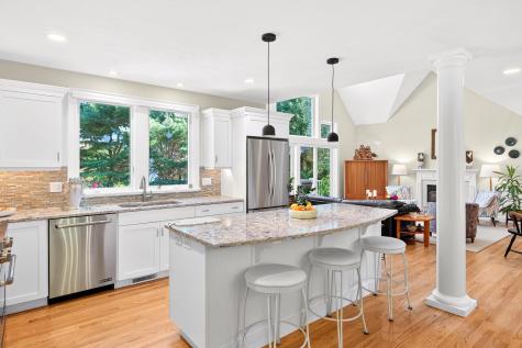 5 Aviators Lane Sandwich MA 02563