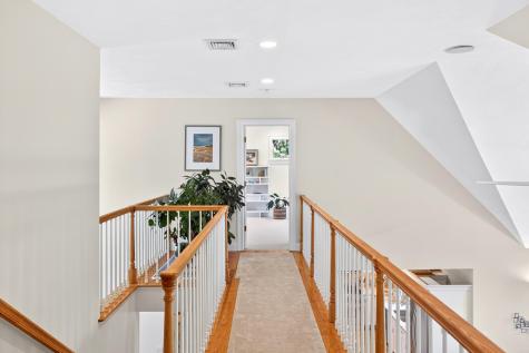 5 Aviators Lane Sandwich MA 02563