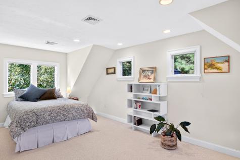 5 Aviators Lane Sandwich MA 02563