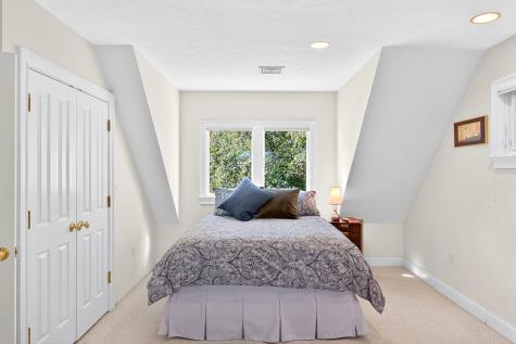 5 Aviators Lane Sandwich MA 02563