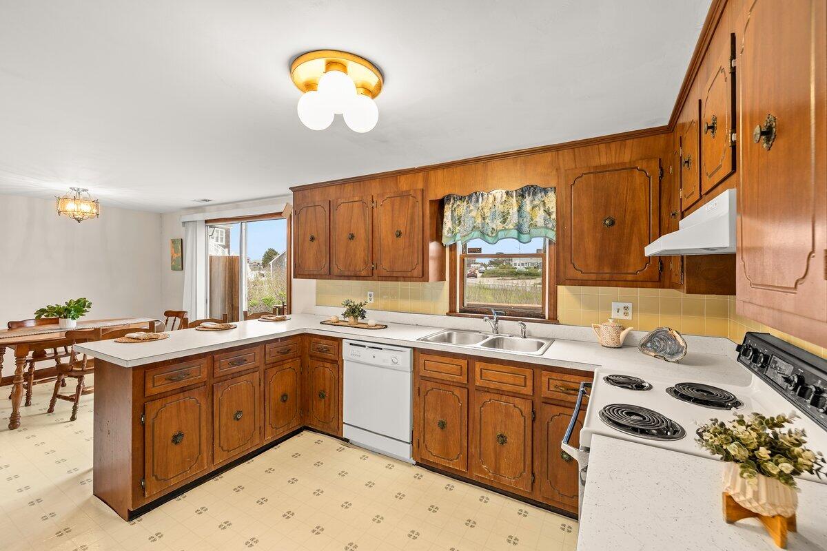 8 Babcock Lane West Dennis MA 02670