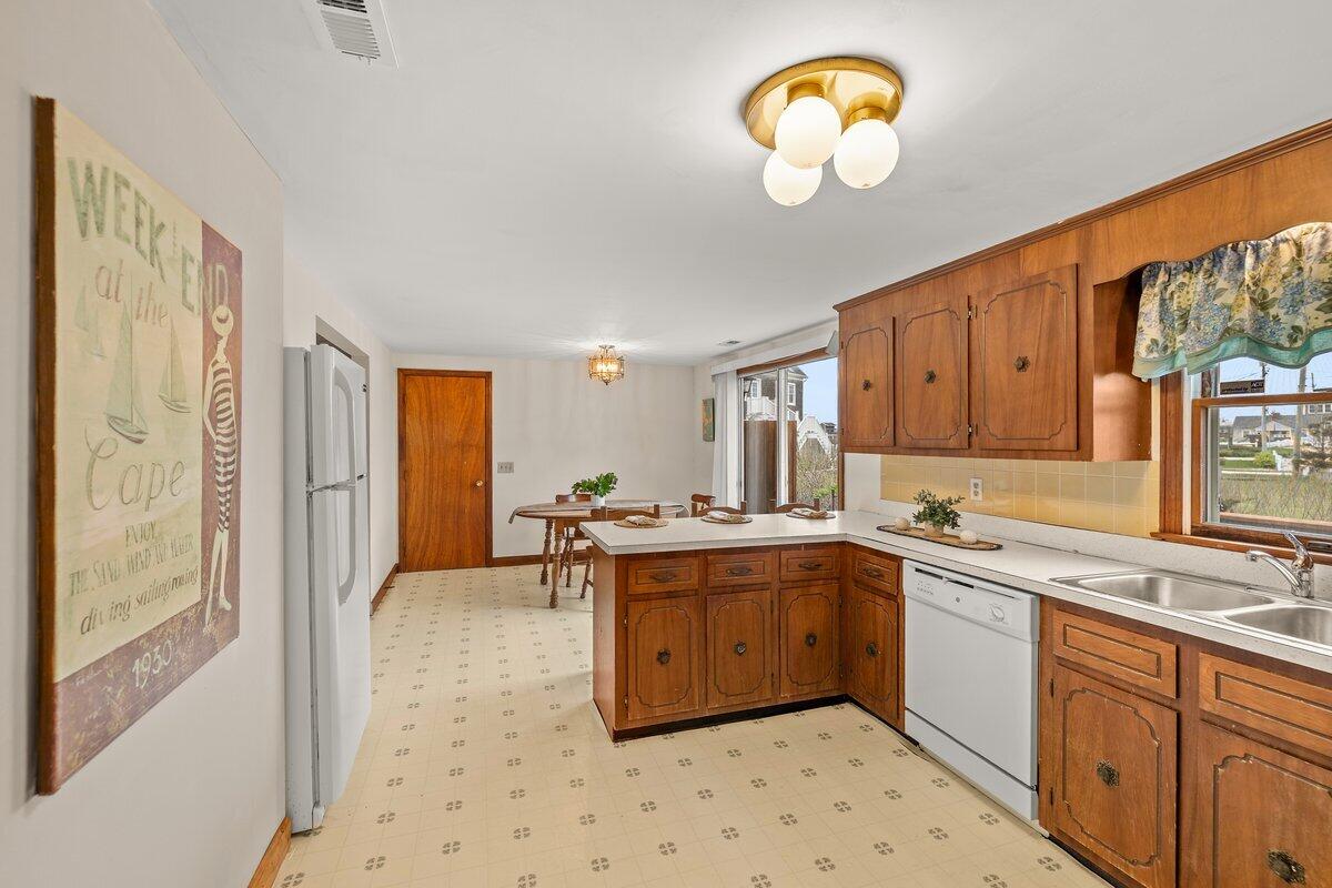 8 Babcock Lane West Dennis MA 02670
