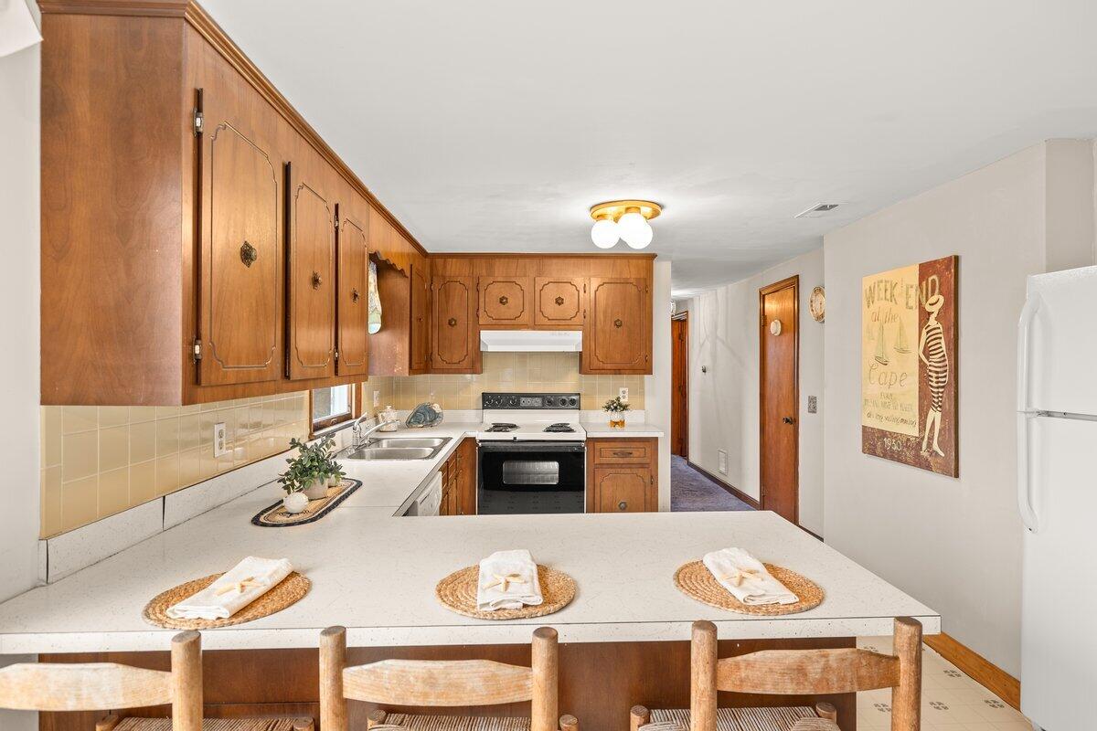 8 Babcock Lane West Dennis MA 02670