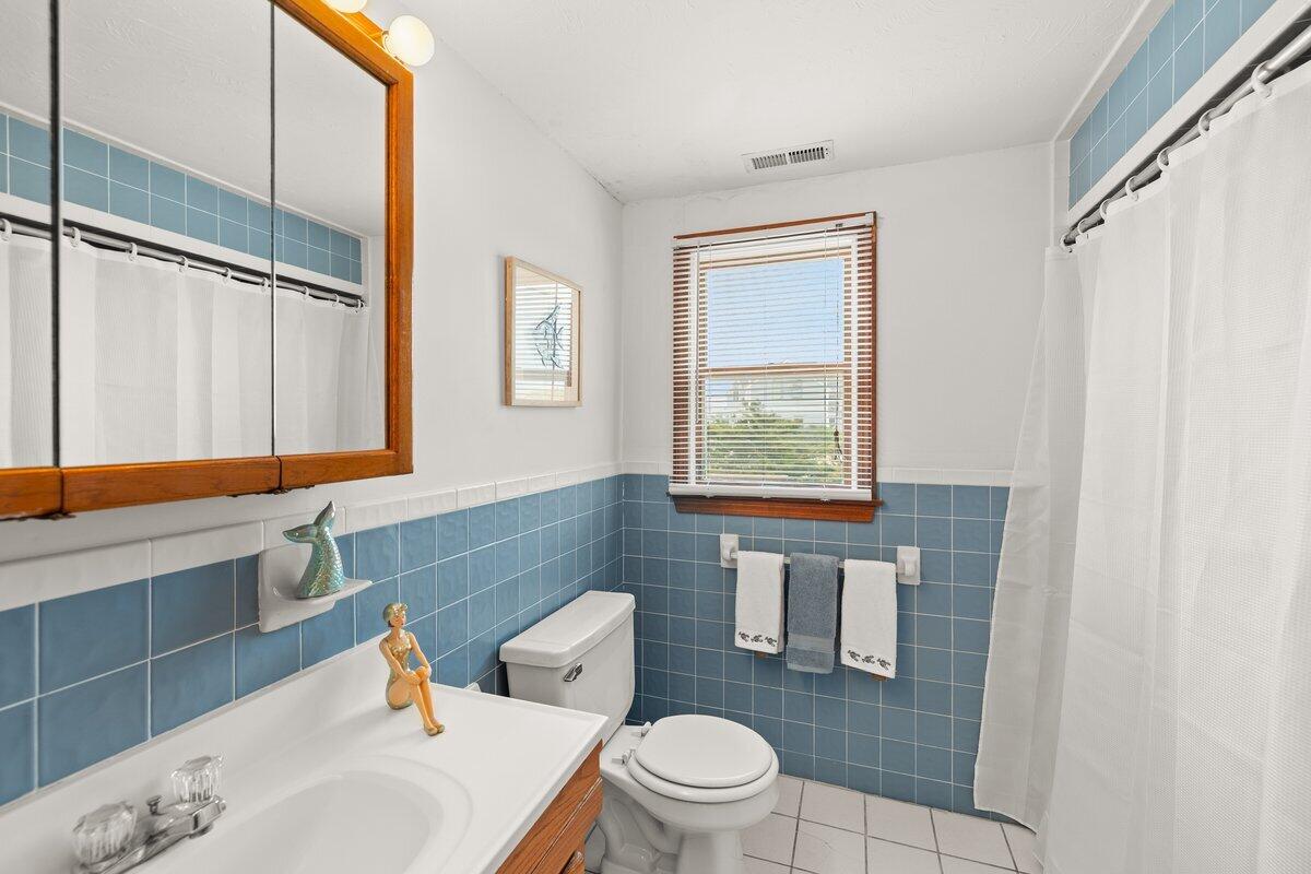 8 Babcock Lane West Dennis MA 02670